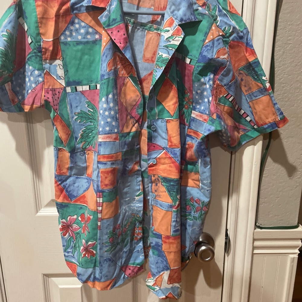 PENNY LANE VINTAGE BOLD HAWAIIAN THEME FLORAL FUN SUMMER TROPICAL (M) Button